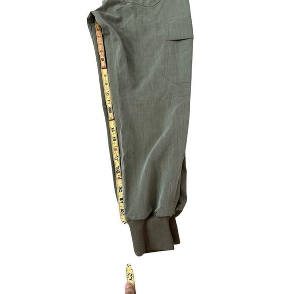 FIGS Men's Olive Green Elmina Collared Top & Kauro Cargo Scrub Pants Size XS - Picture 9 of 13